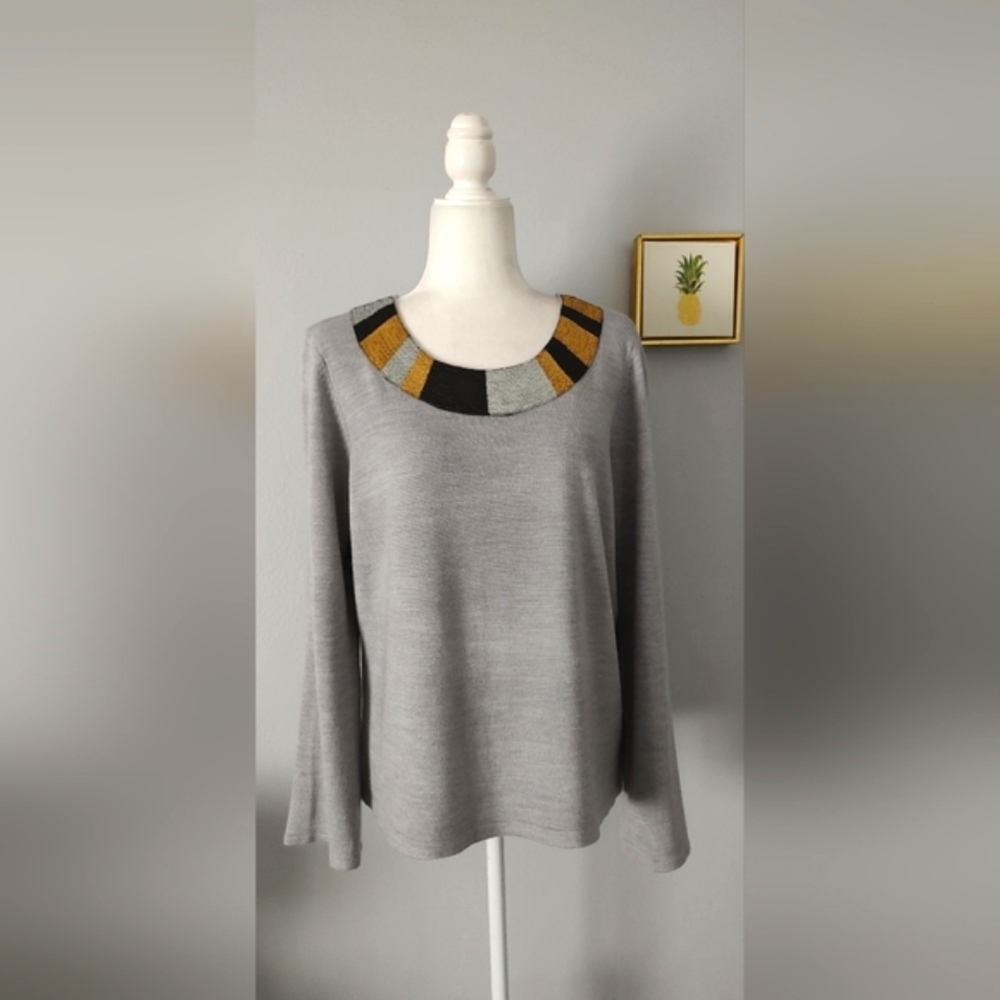 Mercer street studio sweater Gray Embellished Neck Size XL Long Sleeve Good Cond